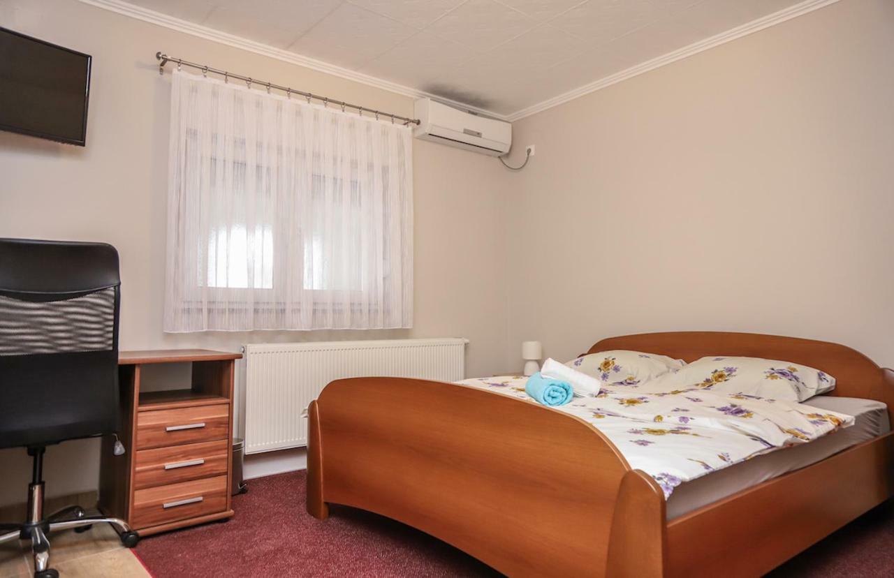 Hotel Zrinski コプリヴィニツァ エクステリア 写真