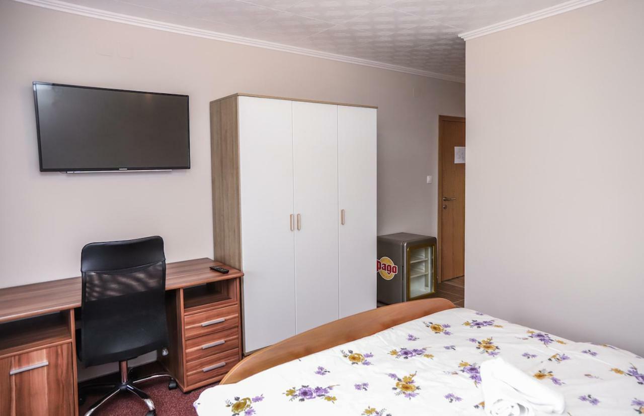 Hotel Zrinski コプリヴィニツァ エクステリア 写真