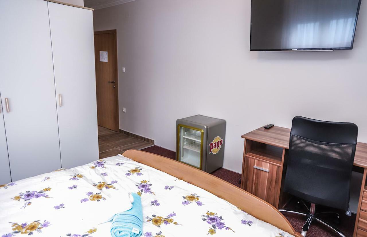 Hotel Zrinski コプリヴィニツァ エクステリア 写真