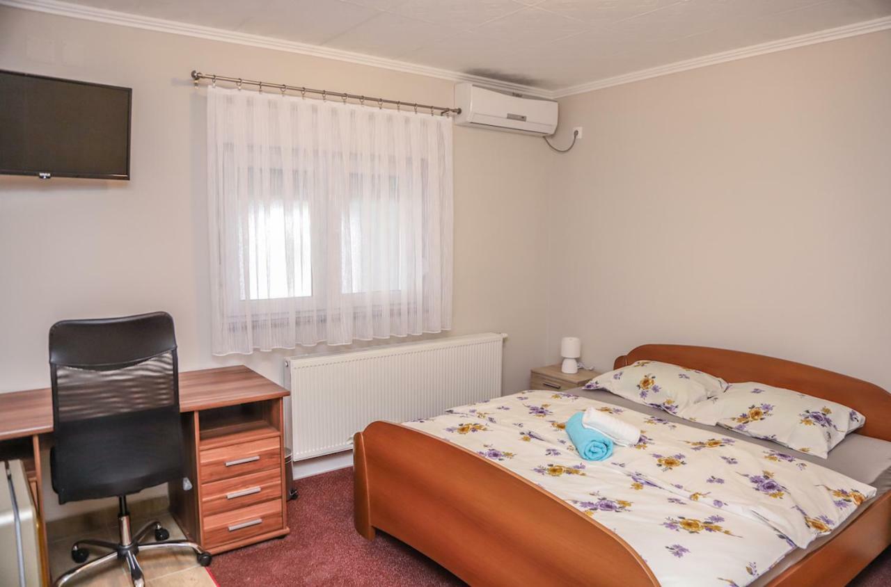 Hotel Zrinski コプリヴィニツァ エクステリア 写真